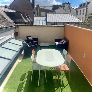 Avec Terrasse Entre Centre-ville Et Plages De Apartment